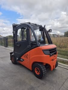 Polovni dizel viljuškar Linde H20D-02/600 sa kabinom